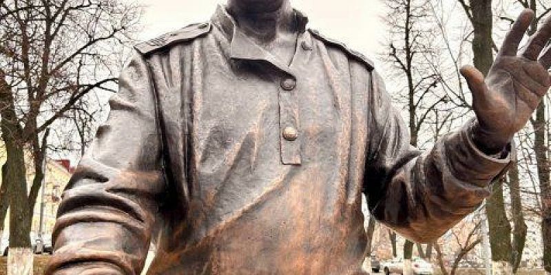 Городское пространство Орла пополнилось новой скульптурой 