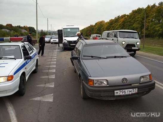 В Орловской области «Газель» врезалась в «Фольксваген». Пострадали четверо