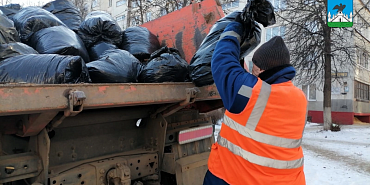 «Спецавтобаза» продолжает уборку города