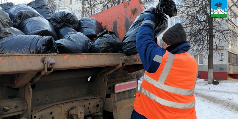 «Спецавтобаза» продолжает уборку города
