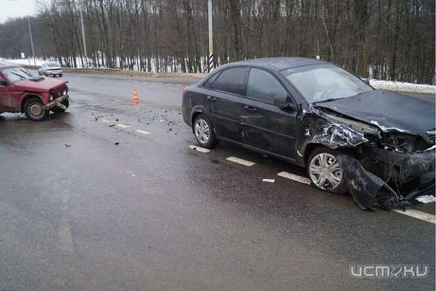 Под Орлом «Нива» въехала в «Дэу Гранта»