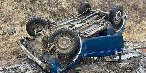 Два человека пострадали в перевернувшейся на орловской трассе легковушке