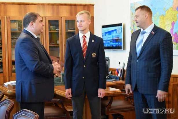 Губернатор Орловской области пожелал удачи участнику Сурдлимпиады перед вылетом на соревнования