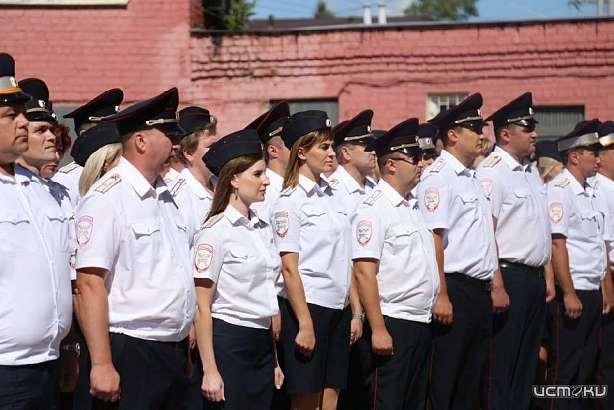 В Орле наградили отличившихся инспекторов ГИБДД