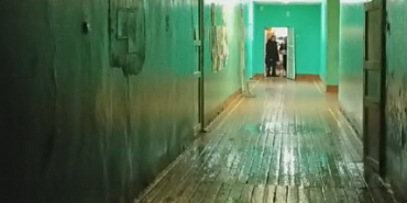 Там, где должен был идти капитальный ремонт, сейчас с потолка вода льется рекой; без меня  меня женили... 