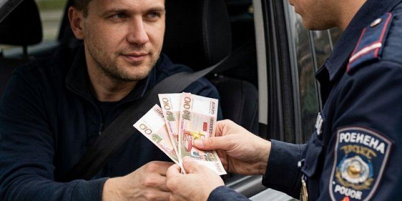 В Орловском муниципальном округе житель подозревается в даче взятки сотруднику ДПС