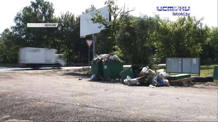 Лужки снова завалены мусором