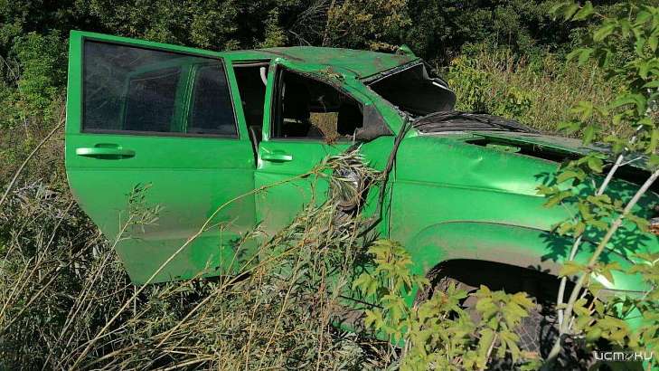 Внедорожник перевернулся на трассе в Орловской области
