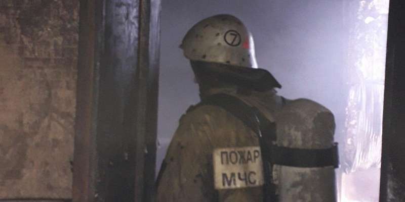 Ливенских пожарных поблагодарили за спасение хозпостройки