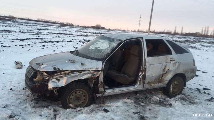 Под Ливнами перевернулся ВАЗ: двое пострадали