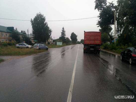 В Глазуновке малолитражка на таран взяла КАМАЗ