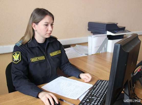 После наложения ареста на 4-комнатную квартиру с орловчанина взыскали около 1 млн рублей задолженности по налогам, штрафам и коммунальным платежам, а также более 460 тысяч рублей алиментов на содержание двух детей