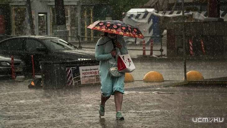 По орловским улицам «поплыли» машины и люди