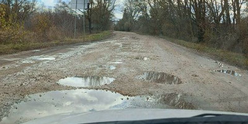Жители Орловской области фотографируют состояние местной дороги