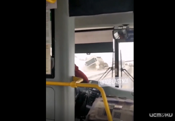 Под Орлом большегруз улетел в кювет