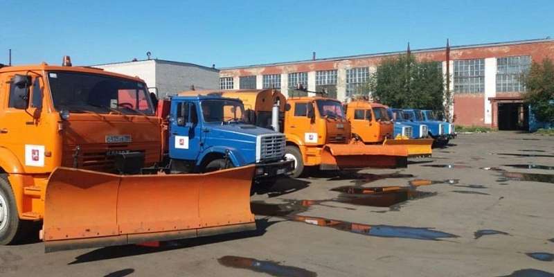 Семь дорожных машин начали мыть орловские улицы