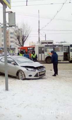 Тройное ДТП с маршруткой в Орле: есть пострадавший