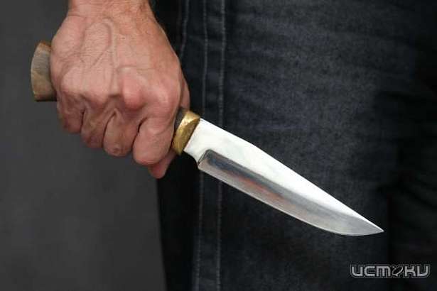 Житель Новодеревеньковского района из ревности пырнул ножом односельчанина