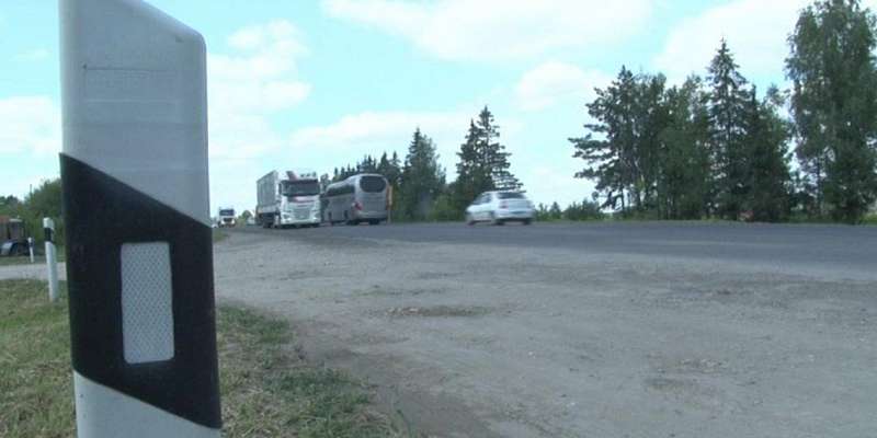 Поселок с тяжелой судьбой: в 3 км от Орла никак не переоборудуют заезд с риском для жизни