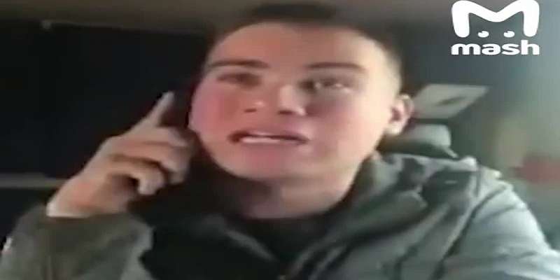 Видео: в Орле сняли с поезда неадекватного пассажира, напавшего на полицию