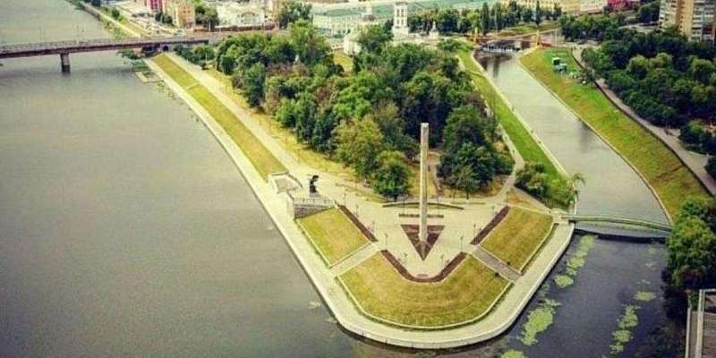 Безымянный парк возле стрелки назвали «Орловской крепостью»