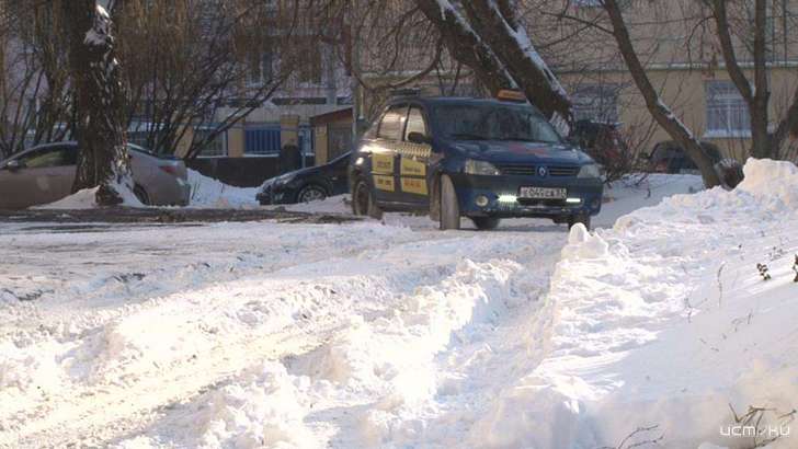 Километровые пробки в Орле: снегопад снова стал сюрпризом для коммунальщиков