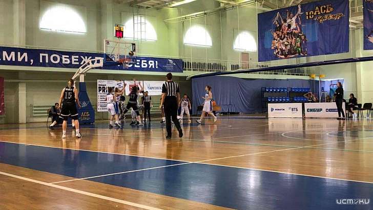 В эти минуты орловские баскетболистки сражаются с командой из Санкт-Петербурга 