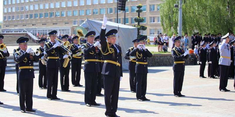 Наряду с Орлом парад Победы отложили еще в 12 городах страны