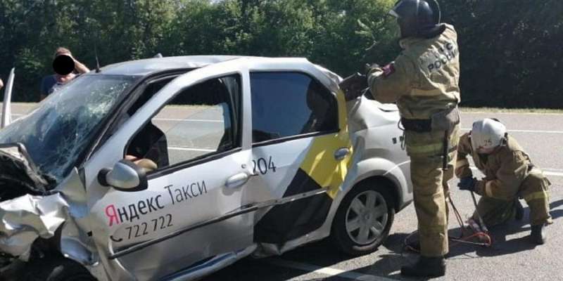 Девушка на такси вылетела на встречку: трое погибли в ДТП на Орловщине