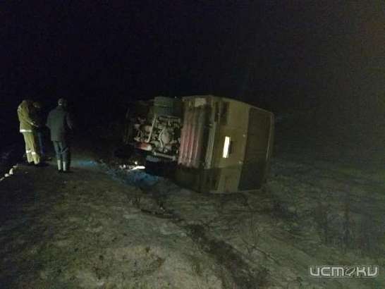 В Орловской области автобус перевернулся от столкновения с «четырнадцатой»