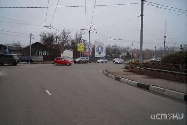 В Орле иномарка врезалась в ограждение