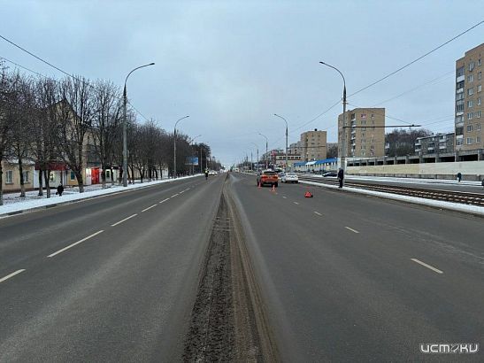 В Орле женщина, перебегая дорогу в неположенном месте, попала под машину В Орле женщина, перебегая дорогу в неположенном месте, попала под машину