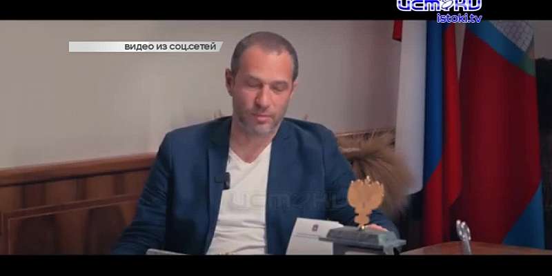 В Орле почистили несуществующий снег и зажгли елку-вертолет