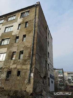 Дом на Металлургов, 38 в Орле продолжает рассыпаться 