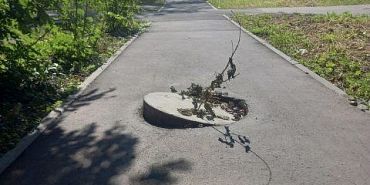 Опасность под ногами: в Орле у детского сада и площадки зияют открытые люки