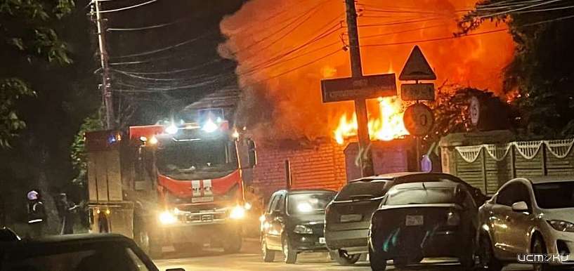 Ночью в Орле на улице Красина вспыхнуло здание