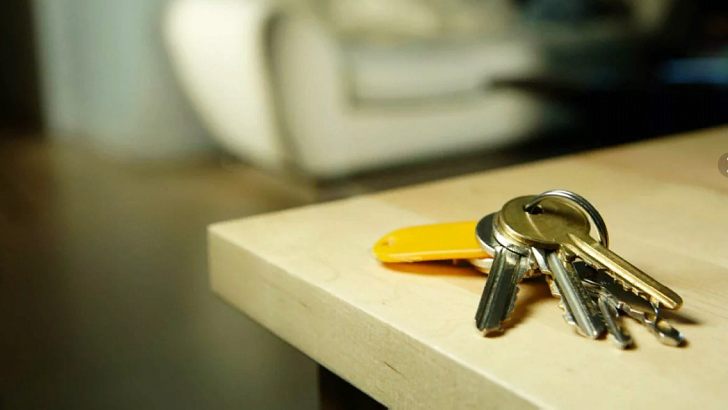 Коварная орловчанка украла крупную сумму денег из чужой квартиры