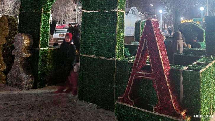 Фотофакт: на входе в горпарк Орла появился лабиринт