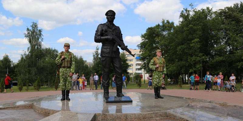 Не все вернулись домой: во Мценске открыли памятник воинам-интернационалистам