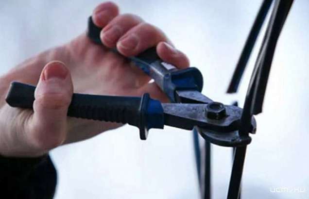 В Орле двое подростков попались на краже кабеля