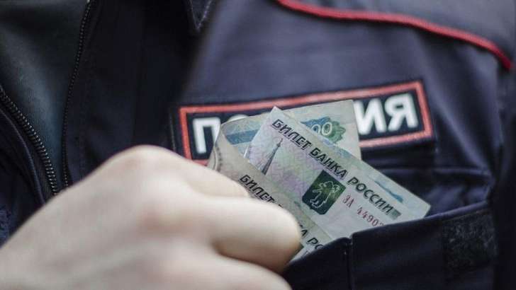 На Орловщине полицейский воспользовался служебным положением