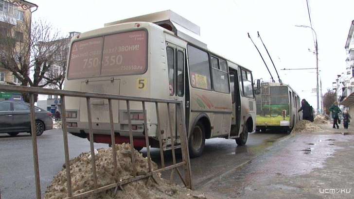 Ждал 40 минут: мэр Орла решил проехать на маршрутке в «комендантский час»