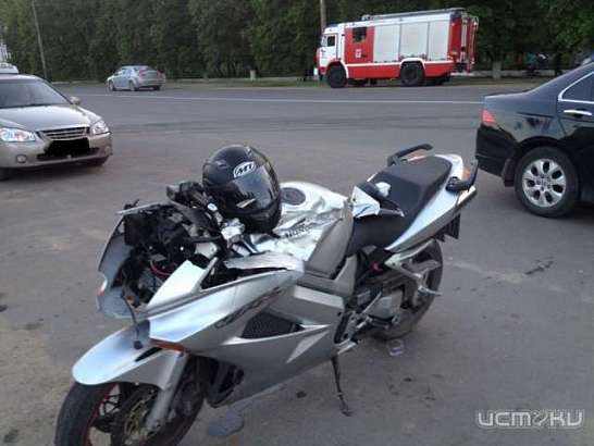 Во Мценске мотоциклист не справился с управлением и перевернулся