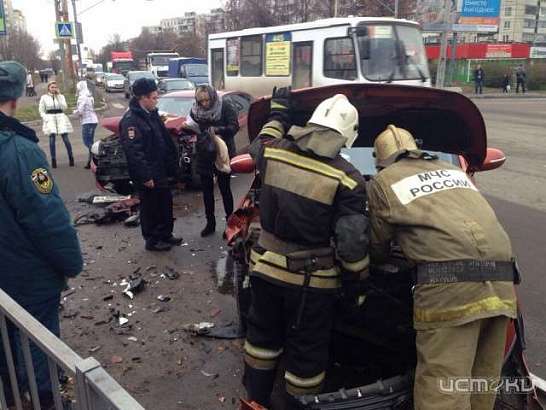 В Орле две иномарки не поделили дорогу