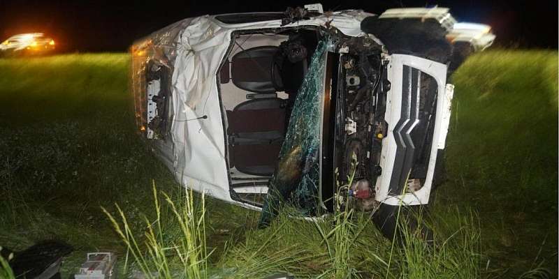 На орловской трассе опрокинулся фургон: водитель пострадал 