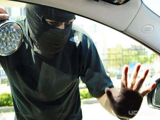 В Орле задержали подозреваемого в краже аккумулятора из авто