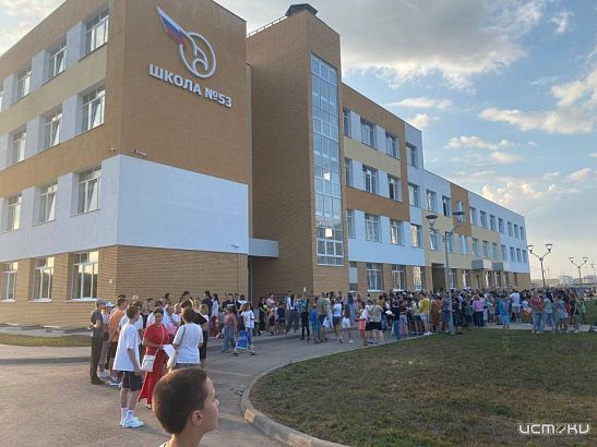 В самой большой школе Орловщины провели репетицию Дня Знаний В самой большой школе Орловщины провели репетицию Дня Знаний