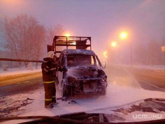 Вчера на Орловщине огонь уничтожил «Газель» и ВАЗ