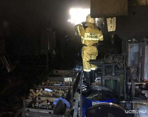 200 литров масла выгорело в кирпичном здании под Орлом