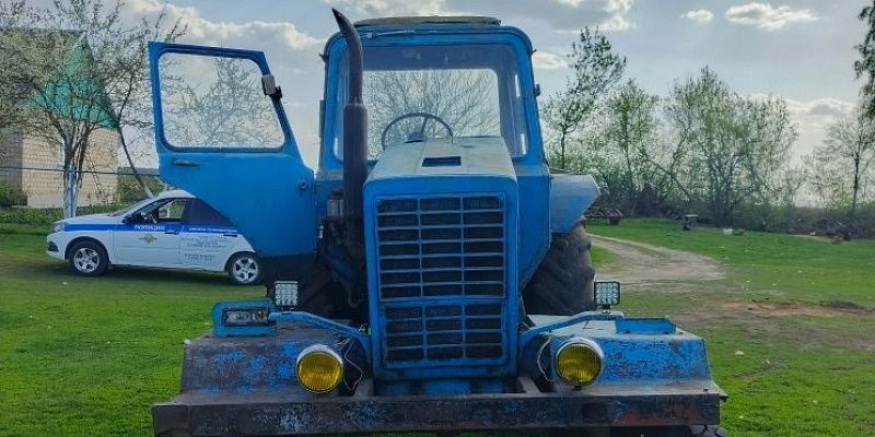 В Орловской области трактор наехал на собственного водителя В Орловской области трактор наехал на собственного водителя